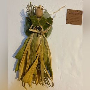 NWT  Enesco Natures Poetry Handcrafted Fairy Ornament Ornie 2011 Gren/Ivory Med